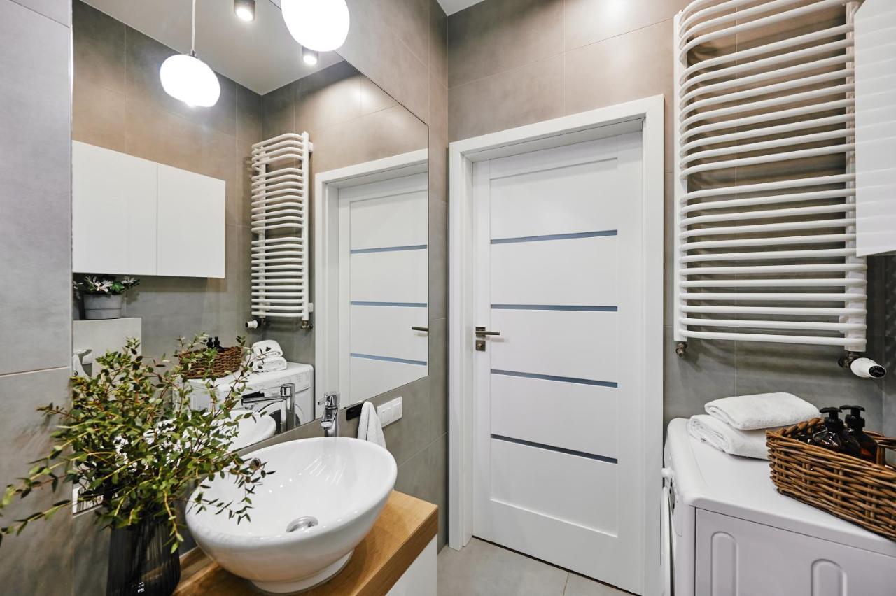 Main Station Art Apartment Краков Экстерьер фото